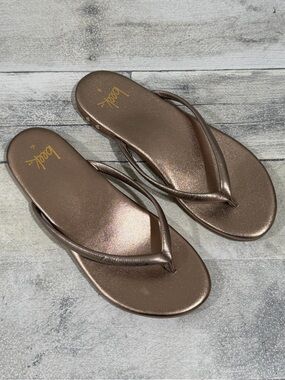 BEEK Sunbeam Flip Flop In gold - Size - 6.US
